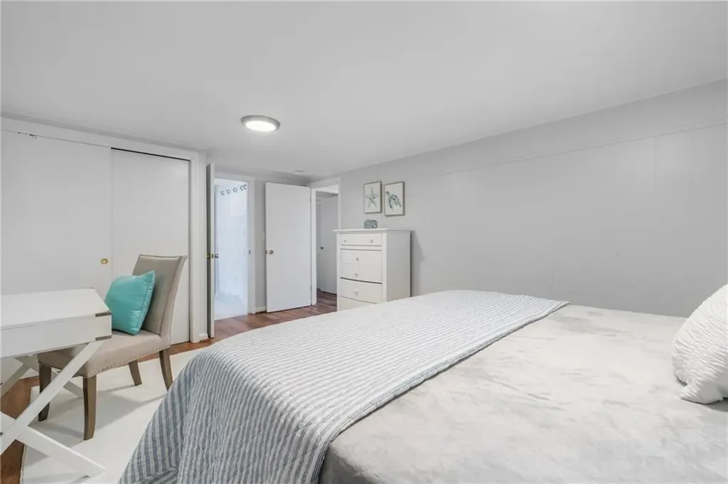 384 Valley Road Middletown RI 02842
