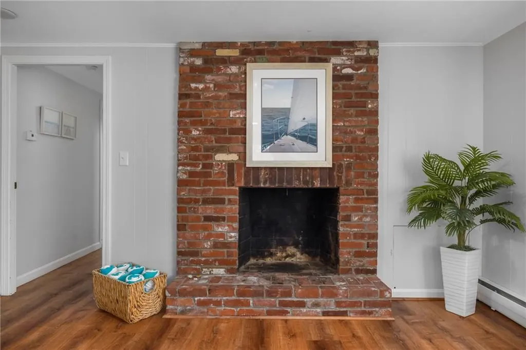 384 Valley Road Middletown RI 02842