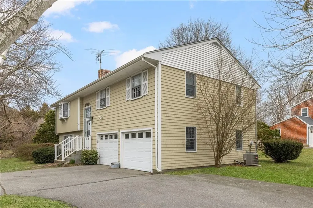 384 Valley Road Middletown RI 02842