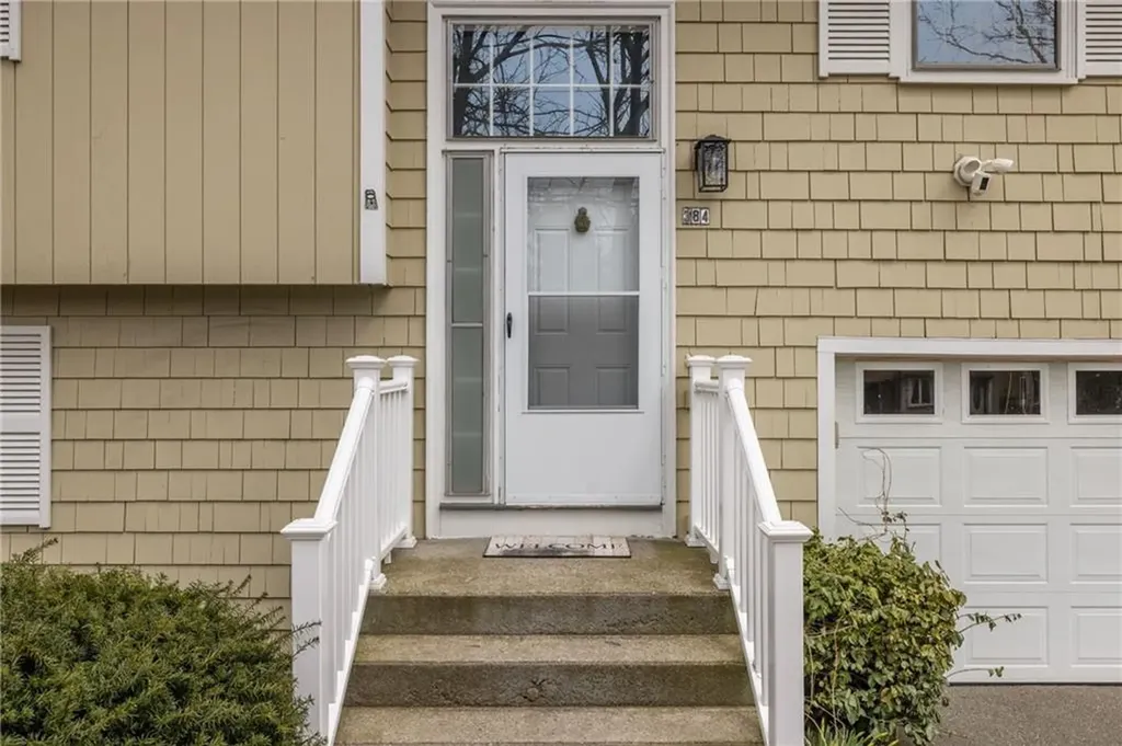 384 Valley Road Middletown RI 02842