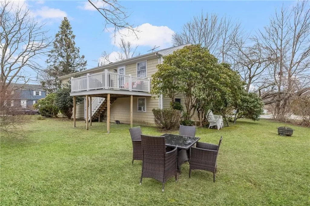 384 Valley Road Middletown RI 02842