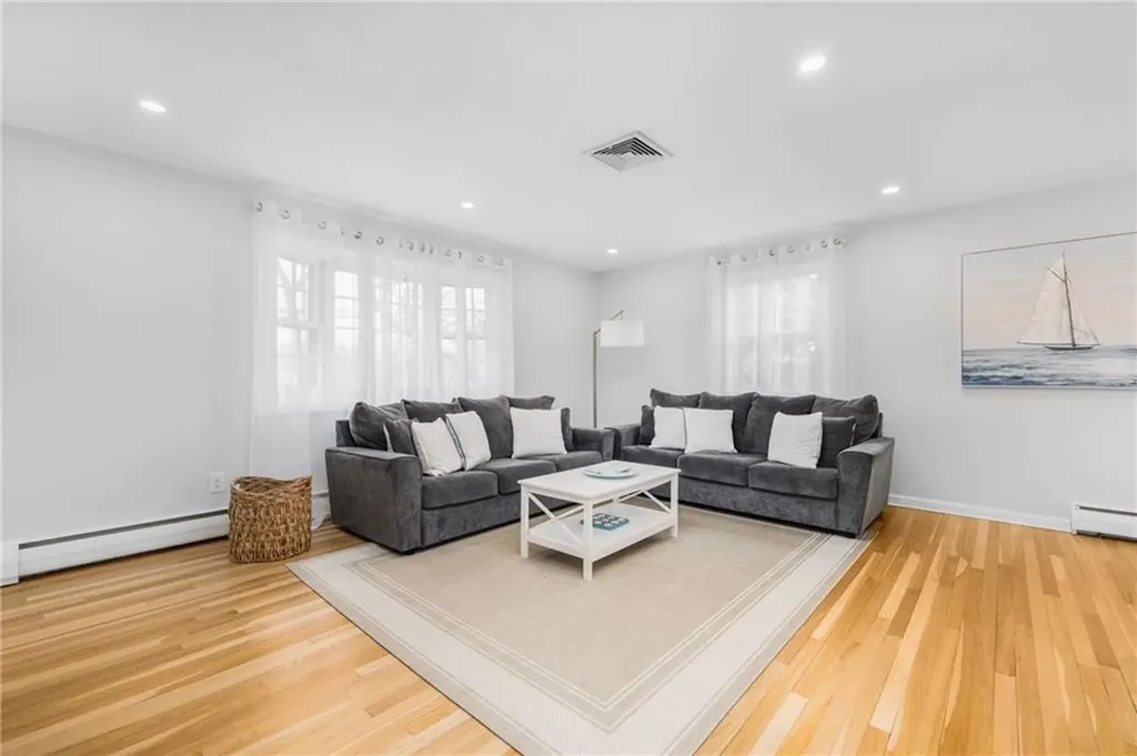 384 Valley Road Middletown RI 02842