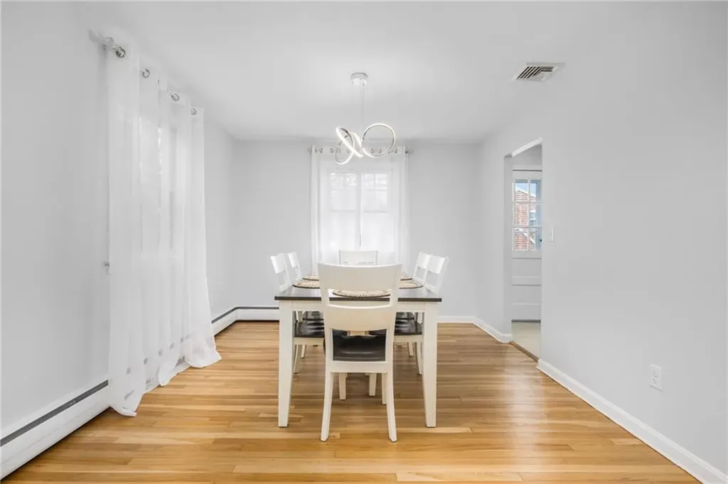 384 Valley Road Middletown RI 02842