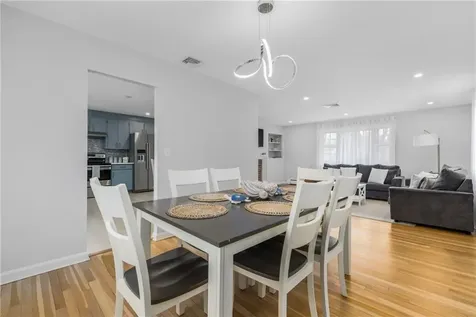 384 Valley Road Middletown RI 02842