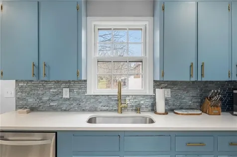 384 Valley Road Middletown RI 02842