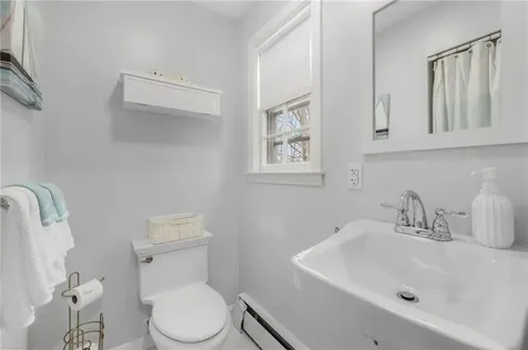 384 Valley Road Middletown RI 02842