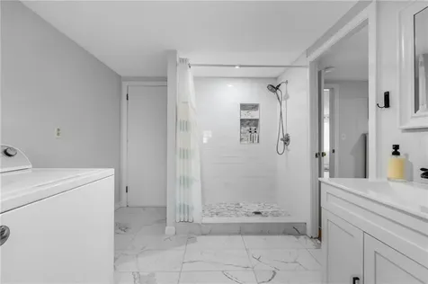 384 Valley Road Middletown RI 02842