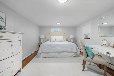 384 Valley Road Middletown RI 02842
