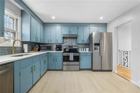 384 Valley Road Middletown RI 02842