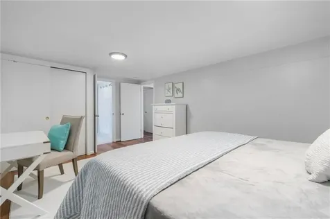 384 Valley Road Middletown RI 02842