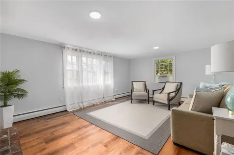 384 Valley Road Middletown RI 02842