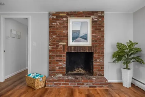384 Valley Road Middletown RI 02842