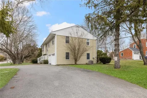 384 Valley Road Middletown RI 02842
