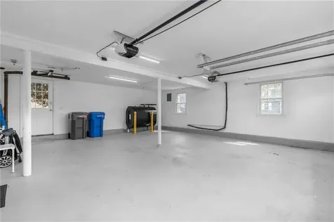 384 Valley Road Middletown RI 02842