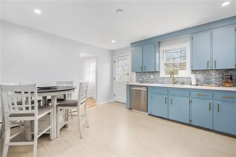 384 Valley Road Middletown RI 02842