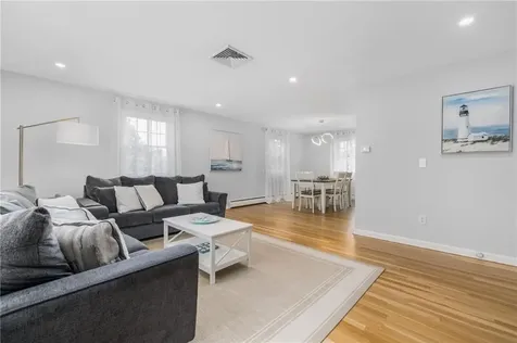 384 Valley Road Middletown RI 02842
