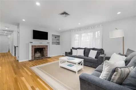 384 Valley Road Middletown RI 02842