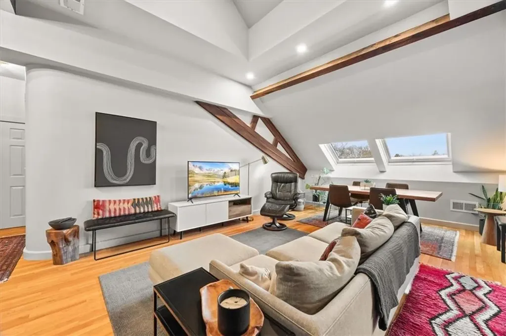 10 East Street Providence RI 02906