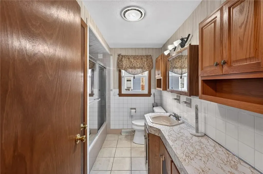 88 Bly Street Warwick RI 02888