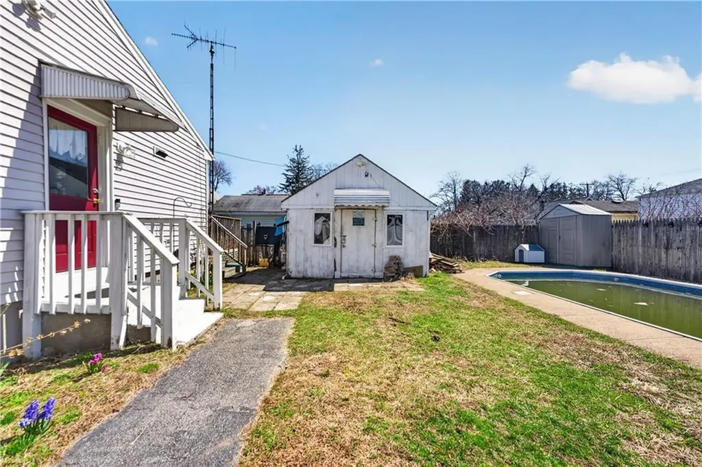 88 Bly Street Warwick RI 02888