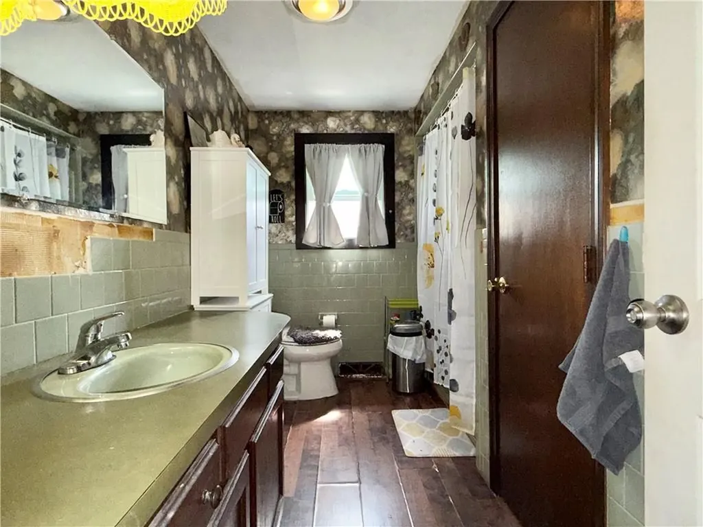 24 Johnson Avenue Warwick RI 02886