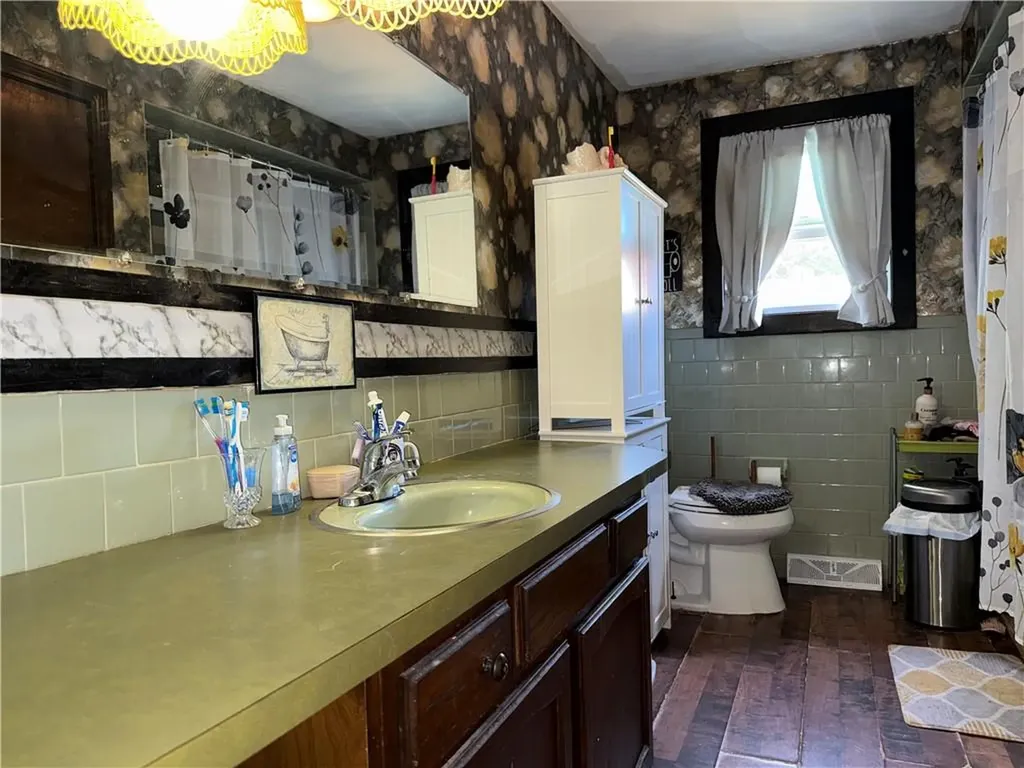 24 Johnson Avenue Warwick RI 02886