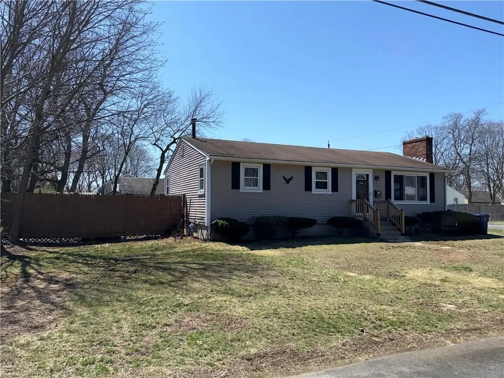 24 Johnson Avenue Warwick RI 02886