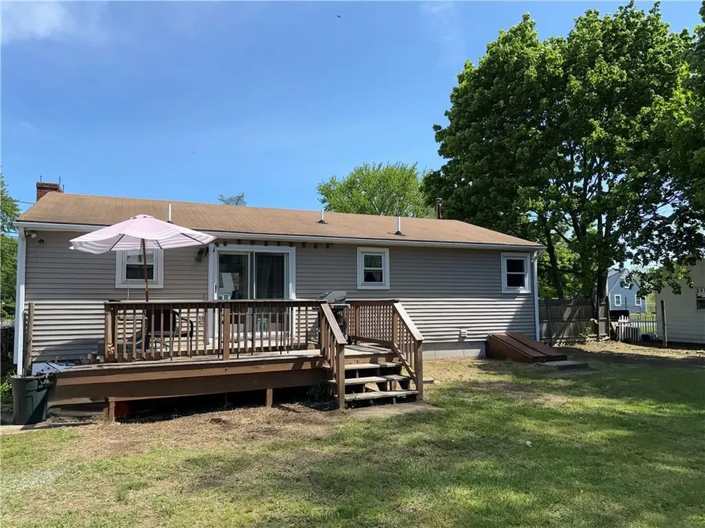 24 Johnson Avenue Warwick RI 02886