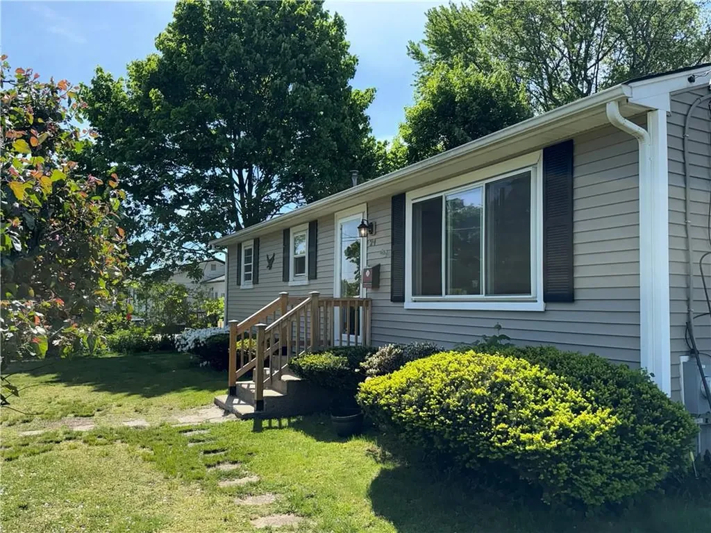 24 Johnson Avenue Warwick RI 02886