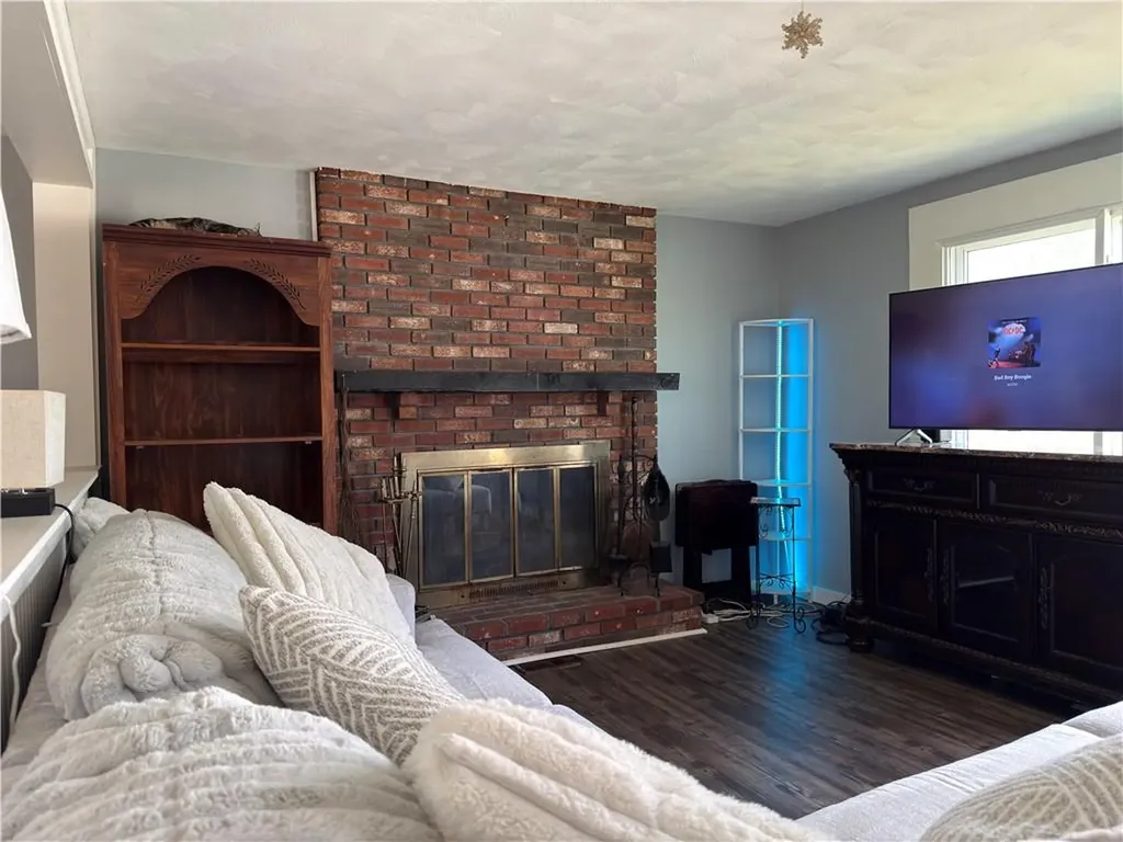 24 Johnson Avenue Warwick RI 02886