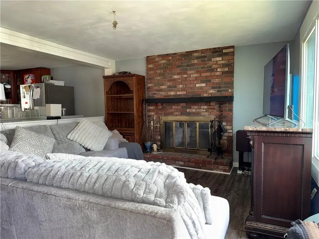 24 Johnson Avenue Warwick RI 02886