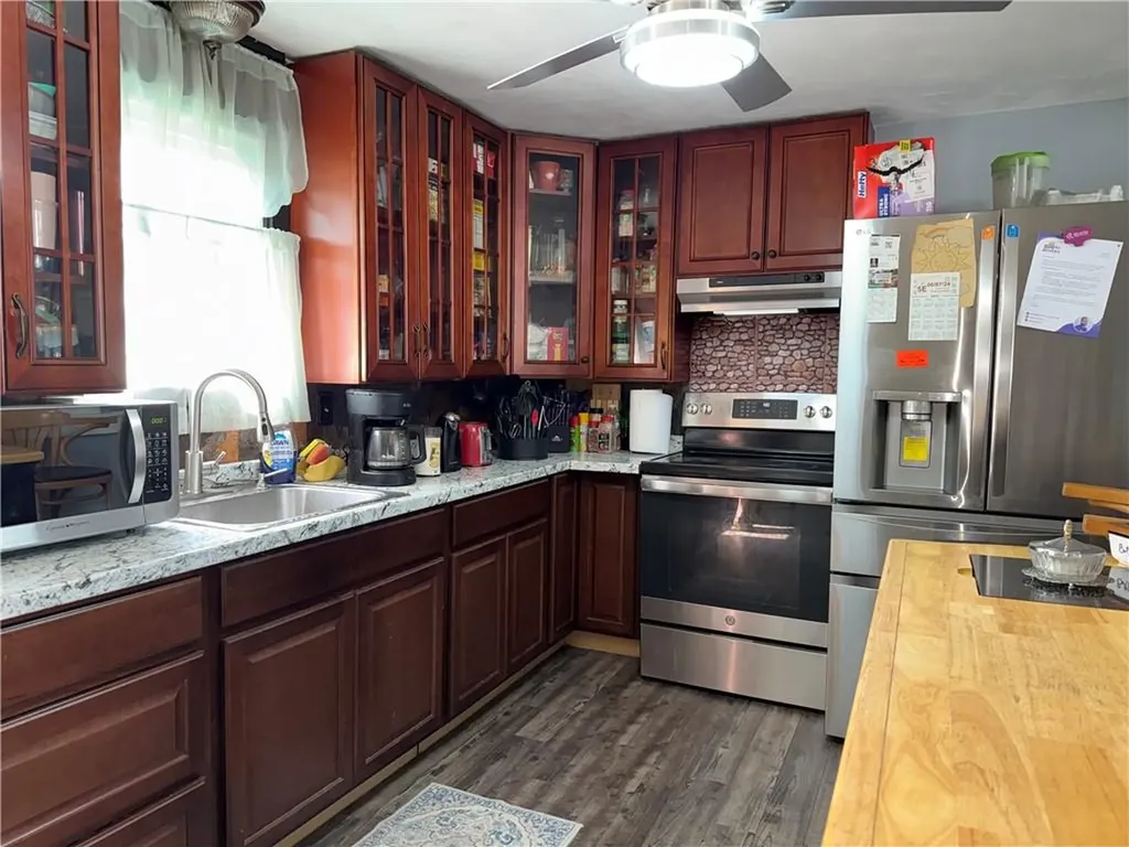 24 Johnson Avenue Warwick RI 02886