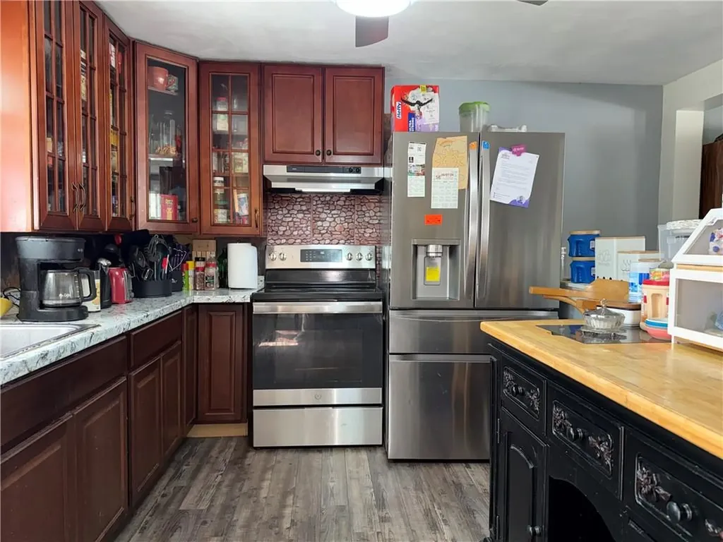 24 Johnson Avenue Warwick RI 02886