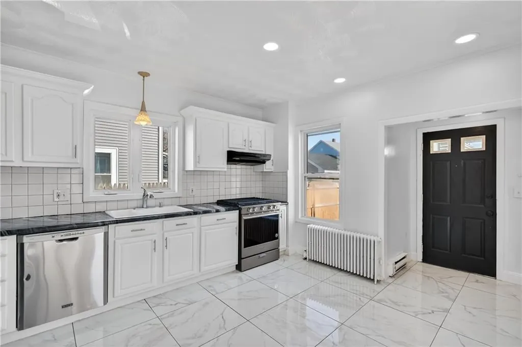 52 Sumner Avenue Cranston RI 02920