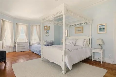 1 Ichabod Lane Middletown RI 02842