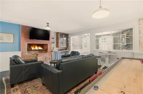 1 Ichabod Lane Middletown RI 02842