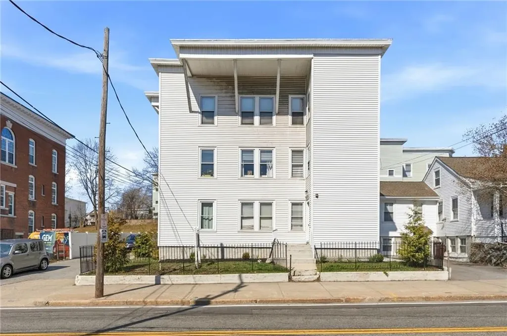 736 Social Street Woonsocket RI 02895
