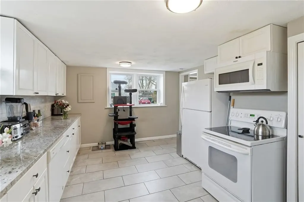 190 Pinnery Avenue Warwick RI 02886