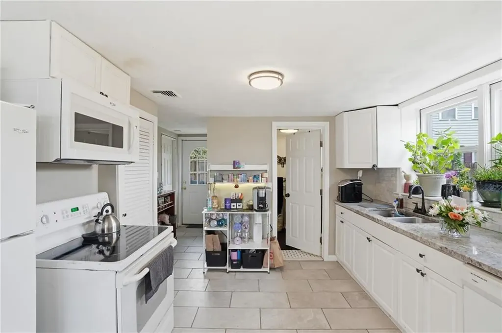 190 Pinnery Avenue Warwick RI 02886