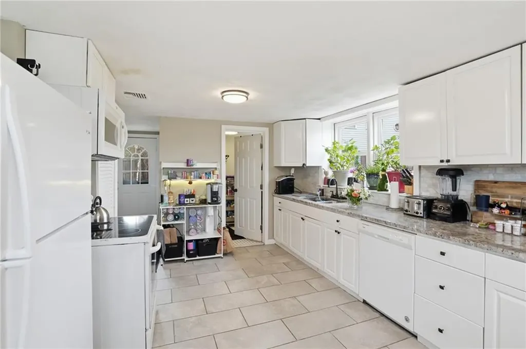 190 Pinnery Avenue Warwick RI 02886