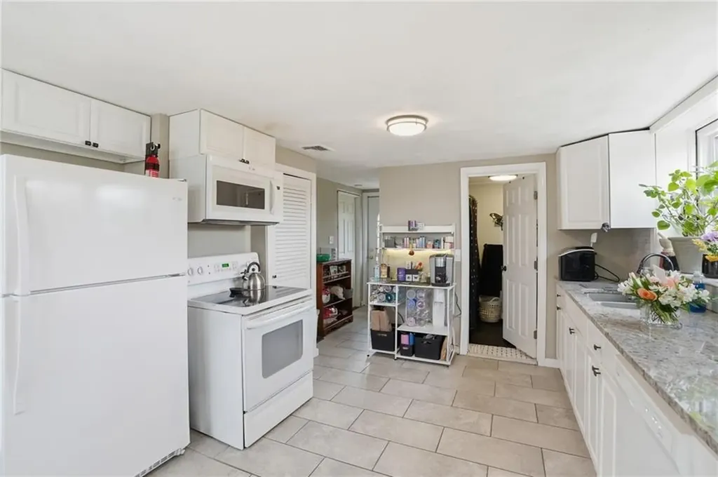 190 Pinnery Avenue Warwick RI 02886