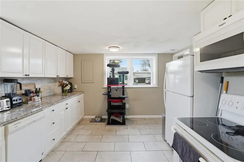 190 Pinnery Avenue Warwick RI 02886