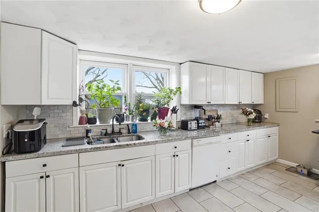 190 Pinnery Avenue Warwick RI 02886