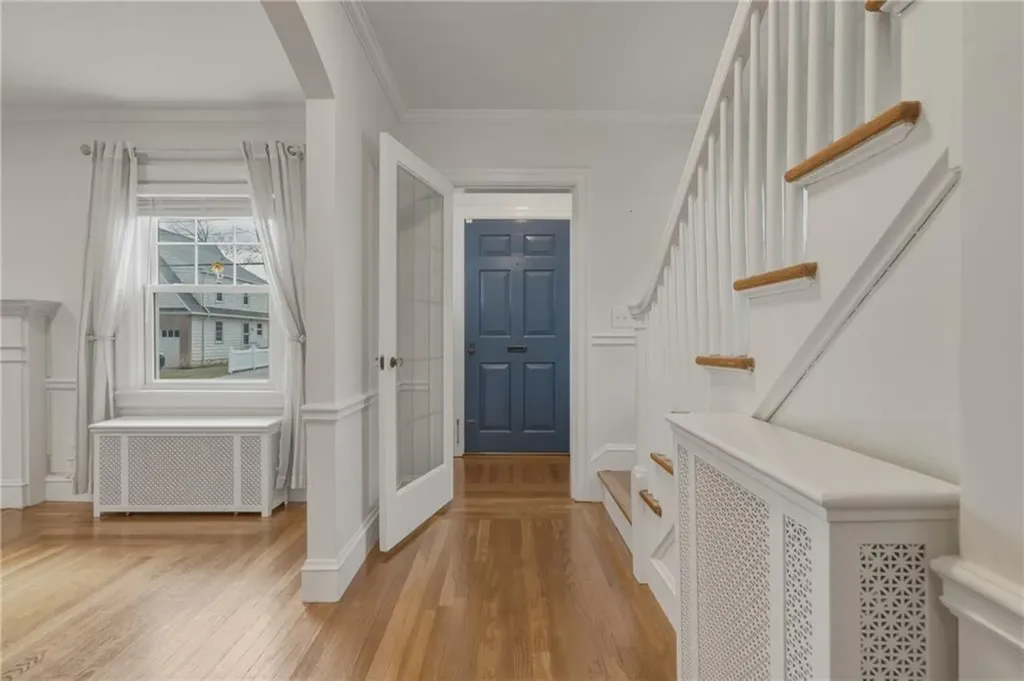47 Knollwood Avenue Cranston RI 02910