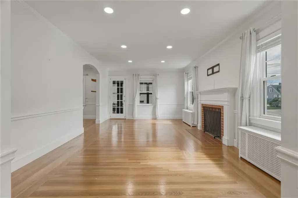 47 Knollwood Avenue Cranston RI 02910