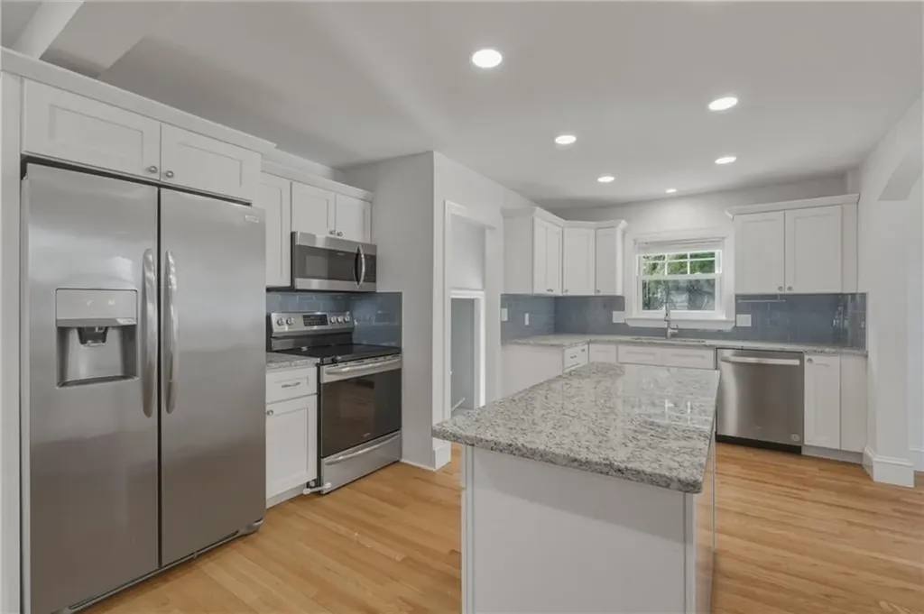 47 Knollwood Avenue Cranston RI 02910