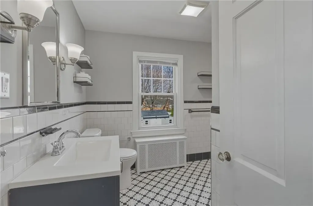 47 Knollwood Avenue Cranston RI 02910