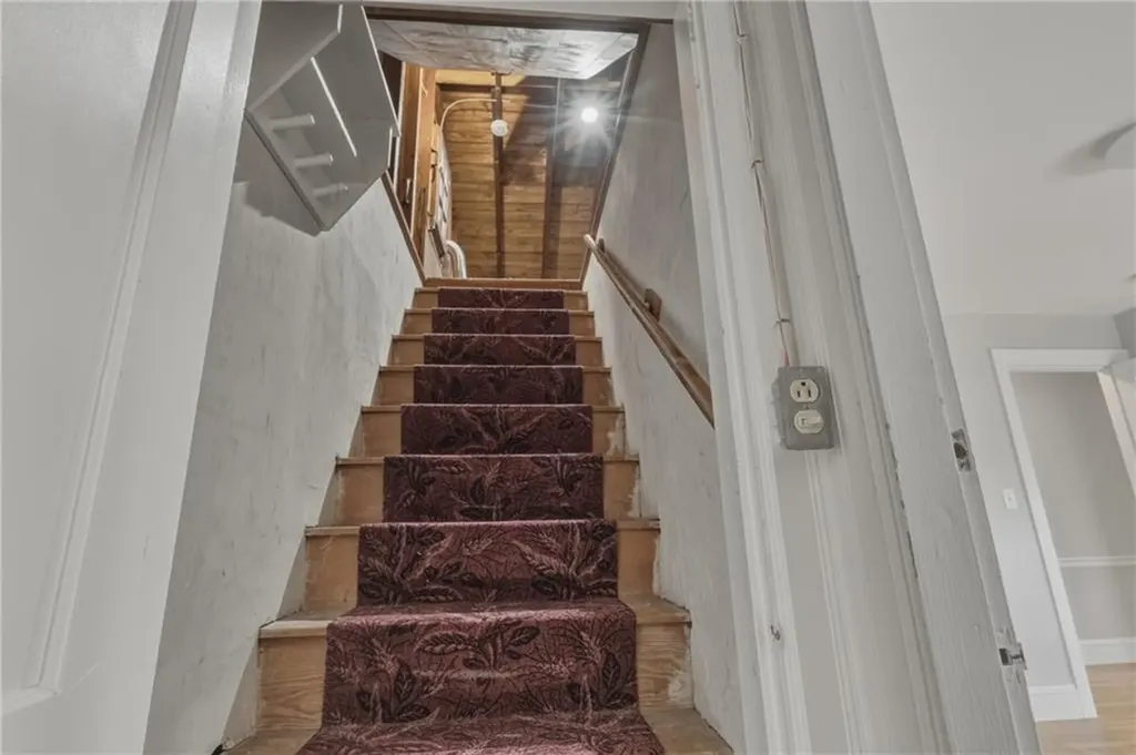 47 Knollwood Avenue Cranston RI 02910