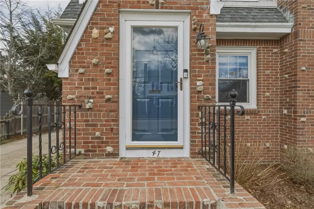 47 Knollwood Avenue Cranston RI 02910