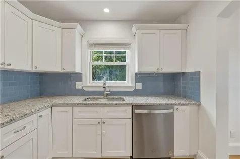 47 Knollwood Avenue Cranston RI 02910